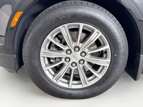 Used 2017 Cadillac XT5 Luxury w/ Driver Awareness Package FWD image 16