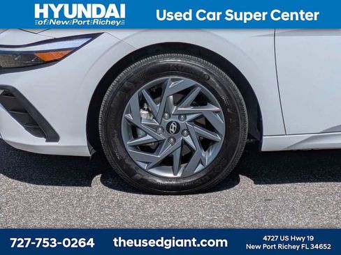 Used 2025 Hyundai Elantra Hybrid FWD image 10