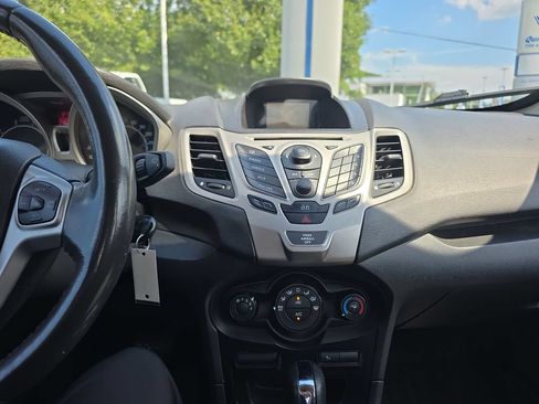 Used 2013 Ford Fiesta SE FWD image 30