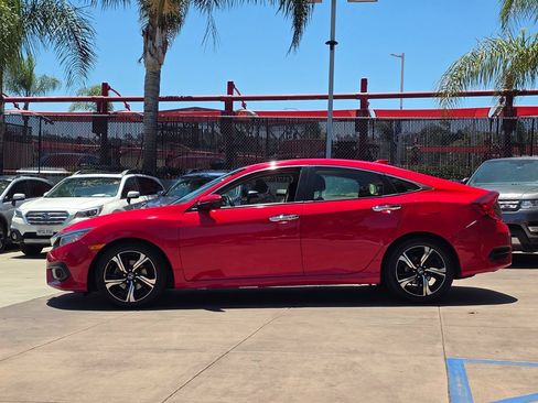 Used 2018 Honda Civic Touring image 9