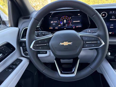 New 2026 Chevrolet Suburban Premier image 17