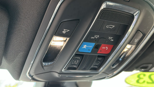 Used 2023 Jeep Grand Cherokee L Laredo AWD/4WD image 21