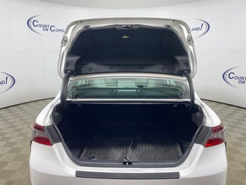 Used 2024 Toyota Camry SE FWD image 6