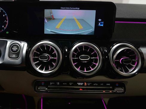 Used 2023 Mercedes-Benz GLB 250 image 17