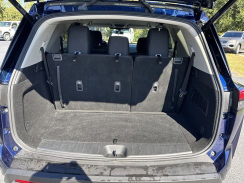 Used 2025 Nissan Pathfinder SV image 28