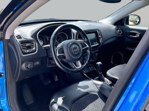 Used 2019 Jeep Compass Latitude FWD image 16