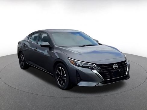 Used 2025 Nissan Sentra SV image 3