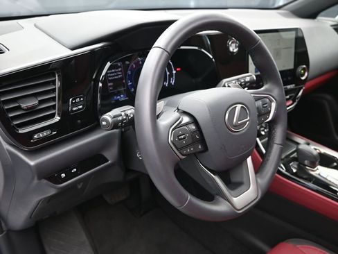 Used 2025 Lexus NX 250 FWD w/ Towing Package (2000 Lbs) image 12