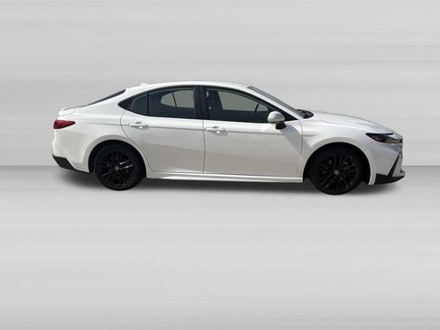 Used 2025 Toyota Camry SE FWD image 3
