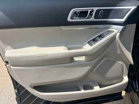 Used 2015 Ford Explorer XLT w/ Equipment Group 202A image 7