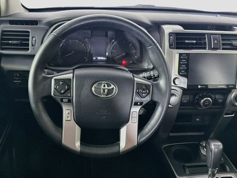 Used 2022 Toyota 4Runner SR5 Premium w/ Moonroof Package AWD/4WD image 17