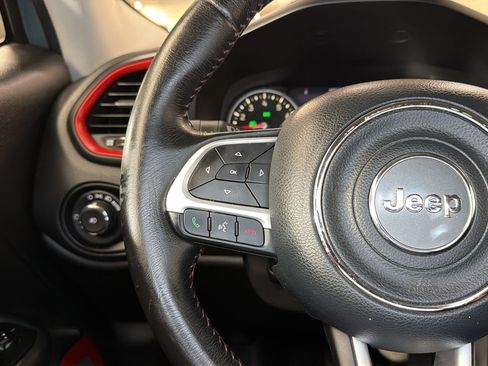 Used 2016 Jeep Renegade Trailhawk AWD/4WD image 27