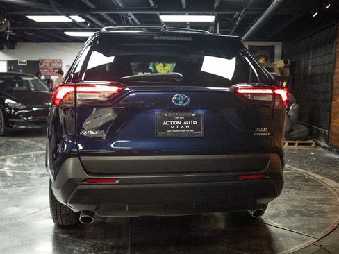 Used 2022 Toyota RAV4 XLE w/ Convenience Package AWD/4WD image 6