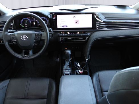 Used 2025 Toyota Camry XLE FWD image 2