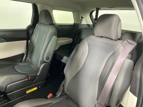Certified 2022 Kia Carnival LX image 25