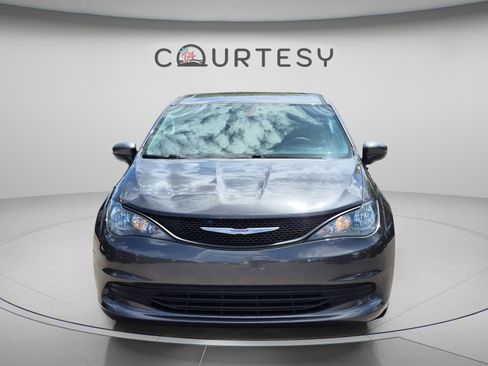 Used 2018 Chrysler Pacifica L FWD image 8
