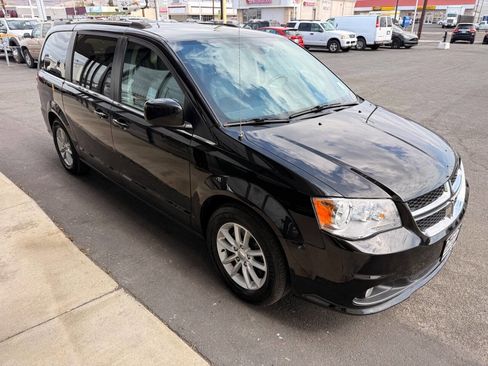 Used 2020 Dodge Grand Caravan SXT image 7