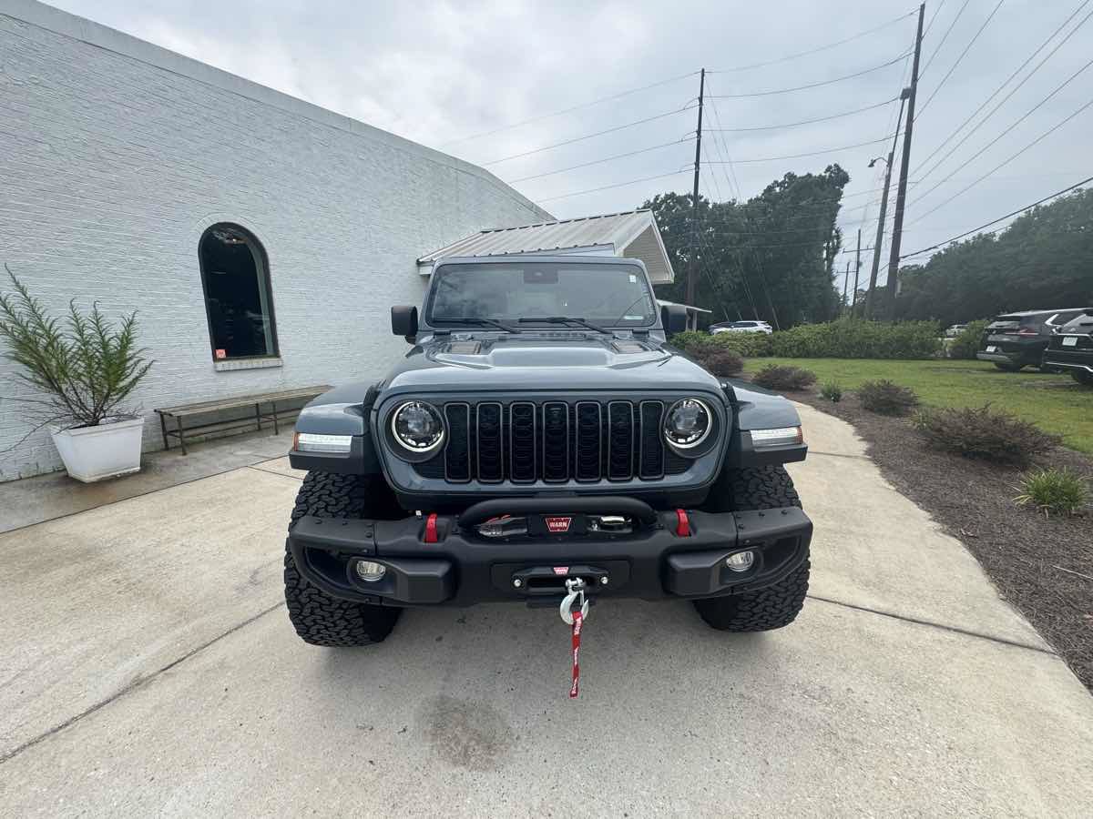 Used 2024 Jeep Wrangler Unlimited Rubicon AWD/4WD image 3
