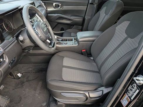 Used 2023 Kia Sorento LX image 11