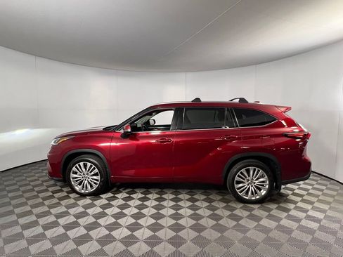 Used 2024 Toyota Highlander Platinum image 11