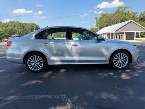 Used 2011 Volkswagen Jetta SEL FWD image 9