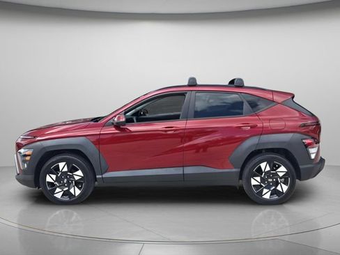 Used 2024 Hyundai Kona SEL w/ Convenience Package FWD image 3