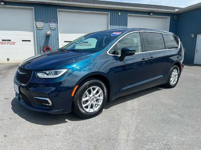 Used 2023 Chrysler Pacifica Touring-L
