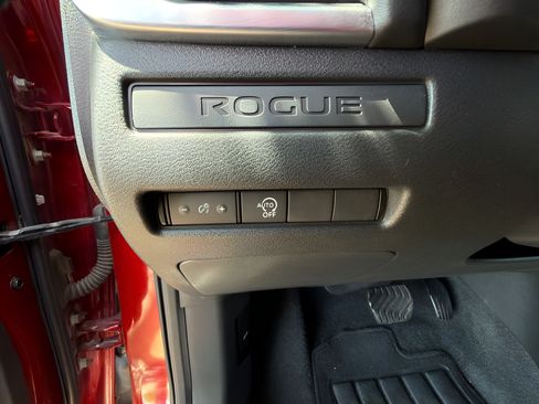 Used 2023 Nissan Rogue S FWD image 19