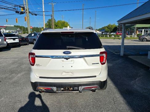 Used 2016 Ford Explorer XLT w/ Equipment Group 202A FWD image 7