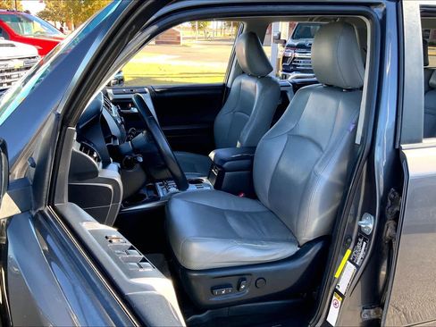 Used 2014 Toyota 4Runner SR5 image 7