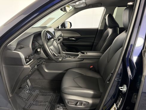 Used 2024 Toyota Grand Highlander AWD image 6