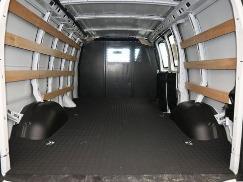 Used 2024 Chevrolet Express 2500 w/ Driver Convenience Package image 31