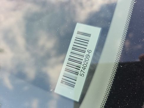 Used 2025 Hyundai Venue SEL FWD image 4