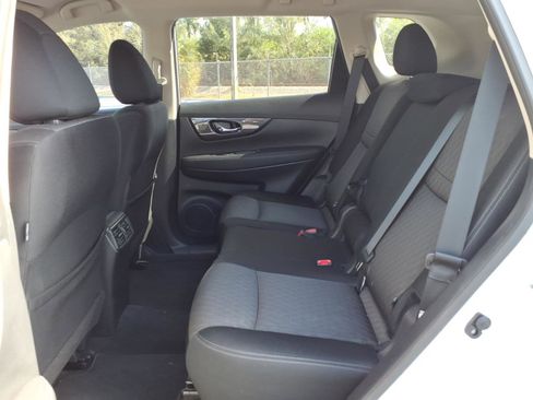 Used 2020 Nissan Rogue SV image 8