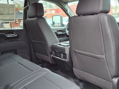 New 2026 GMC Sierra 3500 SLT w/ SLT Premium Package AWD/4WD image 10