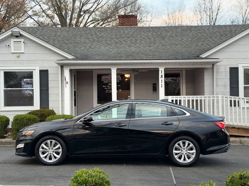 Used 2020 Chevrolet Malibu LT FWD image 3