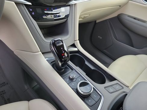 Used 2022 Cadillac XT6 Premium Luxury w/ Technology Package image 23