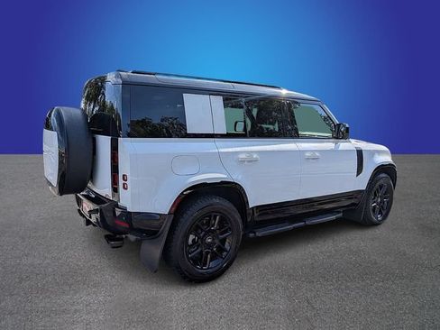 Used 2025 Land Rover Defender 110 X-Dynamic SE AWD/4WD image 5