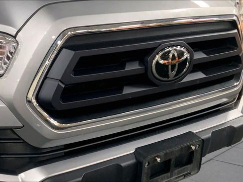 Used 2021 Toyota Tacoma SR5 AWD/4WD image 30
