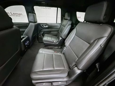 Used 2022 Chevrolet Suburban Z71 w/ Z71 Off-Road Package AWD/4WD image 27