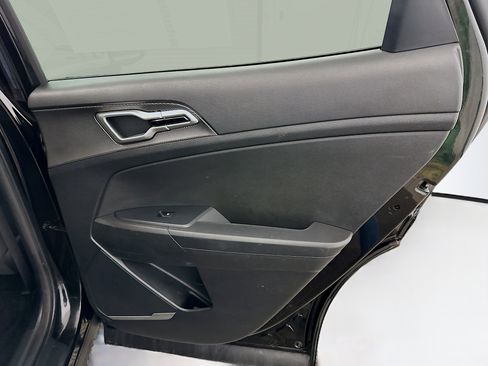 Used 2024 Kia Sportage LX image 30