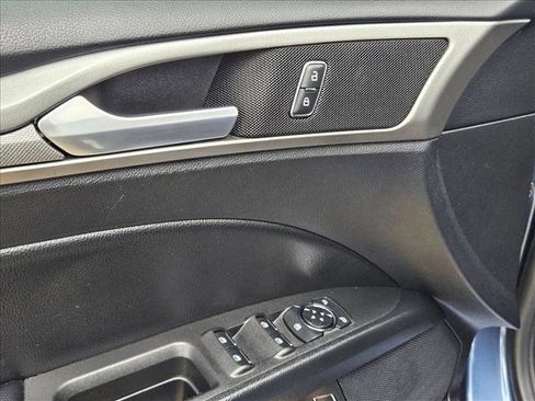 Used 2019 Ford Fusion SE FWD image 9