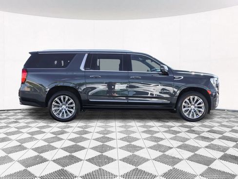 Used 2022 GMC Yukon XL Denali AWD/4WD image 12