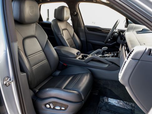 Used 2020 Porsche Cayenne image 33