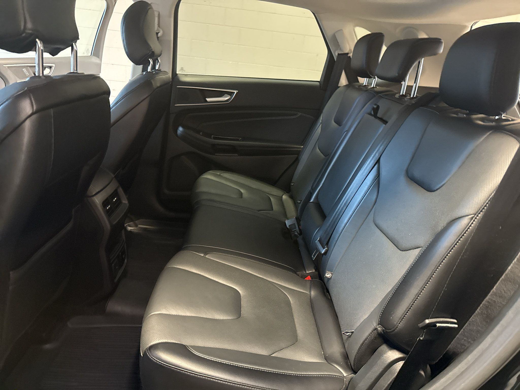 Used 2018 Ford Edge Titanium w/ Equipment Group 301A AWD/4WD image 29
