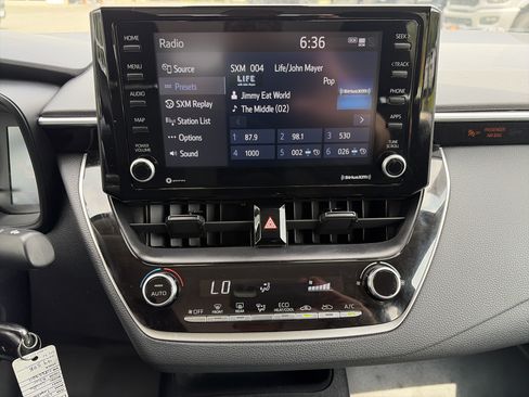 Used 2022 Toyota Corolla LE FWD image 14