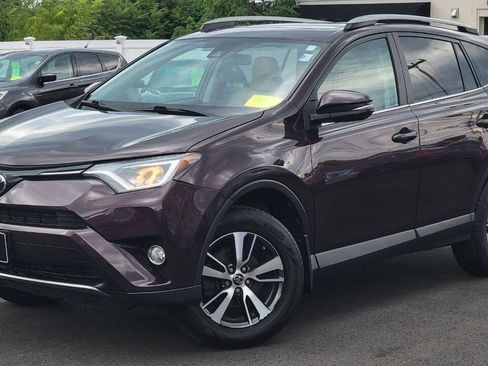 Used 2018 Toyota RAV4 XLE AWD/4WD image 2