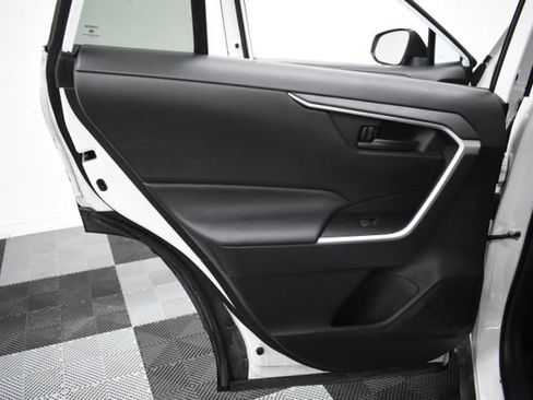 Used 2020 Toyota RAV4 LE image 19