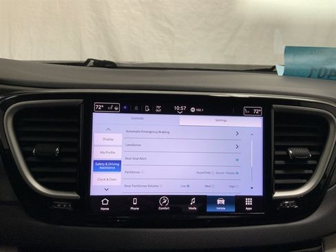 Used 2024 Chrysler Pacifica Touring-L FWD image 32