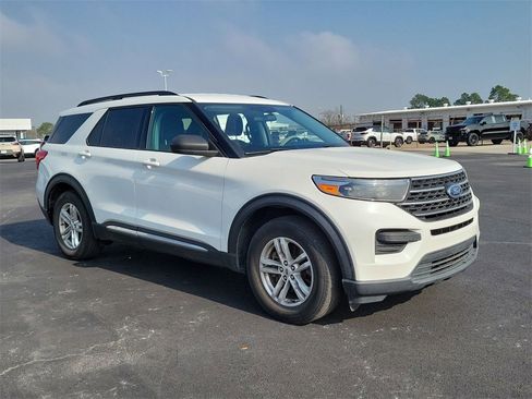 Used 2023 Ford Explorer XLT image 19